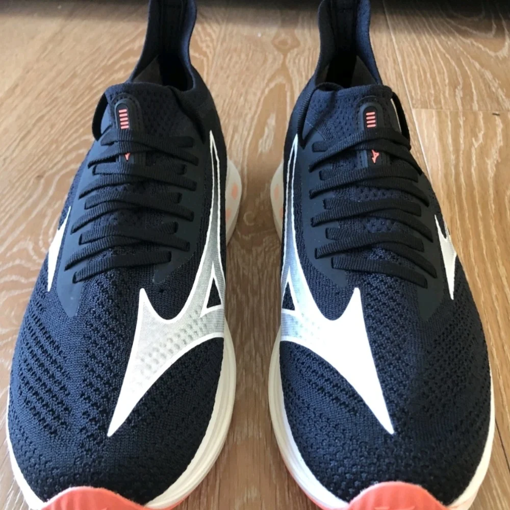 Mens size US 9 - Mizuno Wave Neo Zen - Black/Neon Orange - LIKE NEW CONDITION - Picture 2 of 6